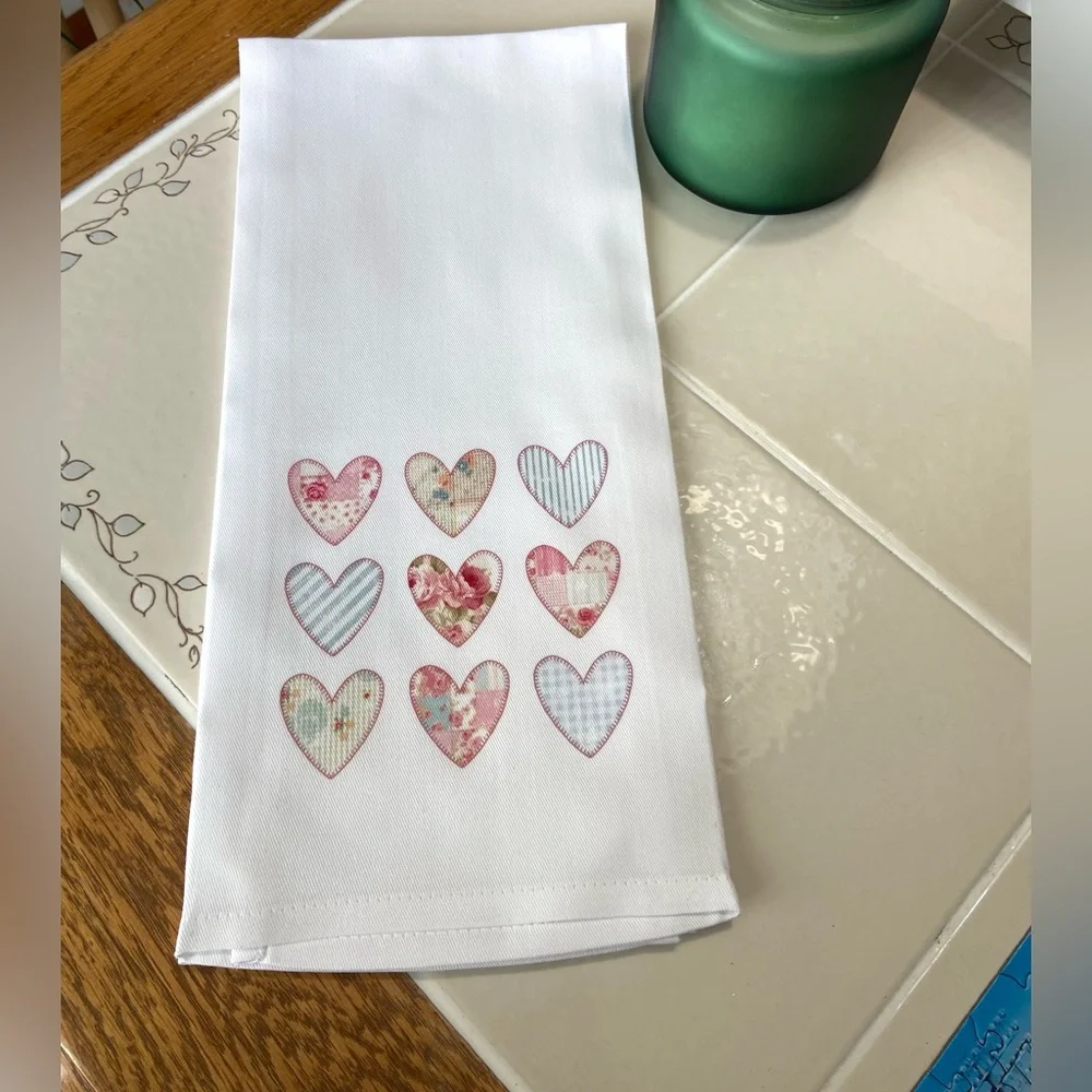 4/$15 ❤️ Small Hearts Tea Towel